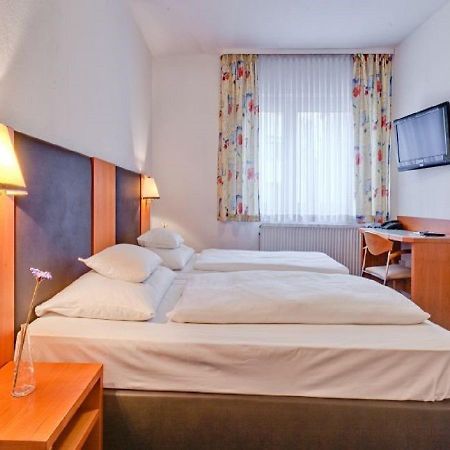 Hotel Am Friedensplatz Stuttgart Exterior photo